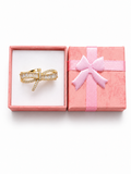 Finite-bow gold ring
