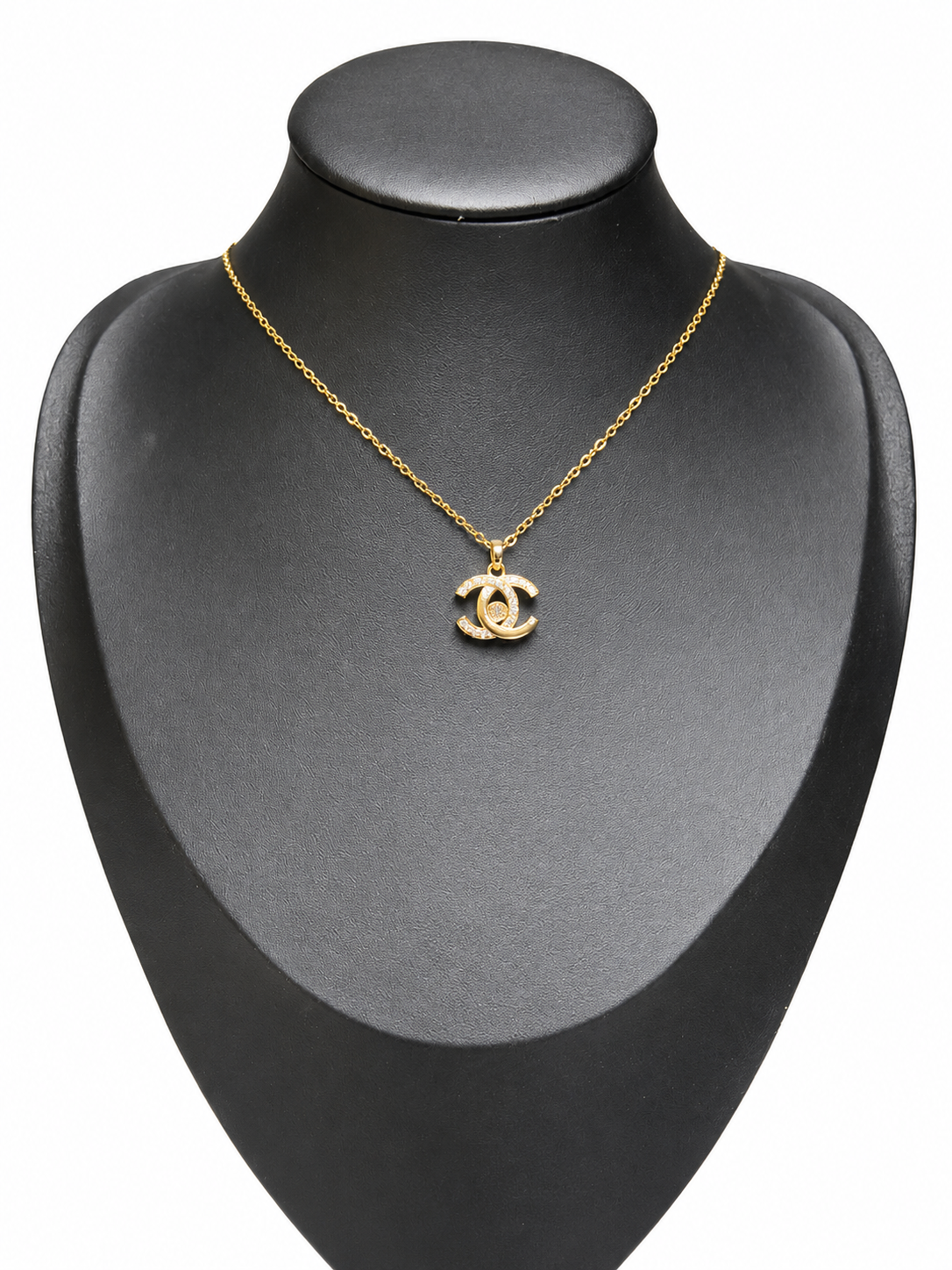 Channel-diamonds gold necklace